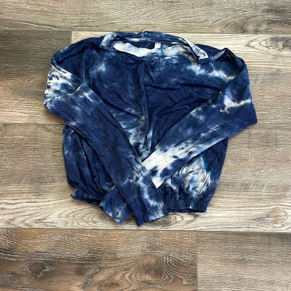 daisies Tops - Daisies top worn once